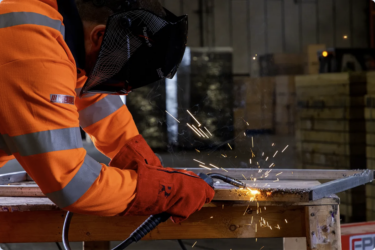 Predator LIGHTNING MIG Gauntlet | Red – Supreme Quality Split Leather Welding Gloves