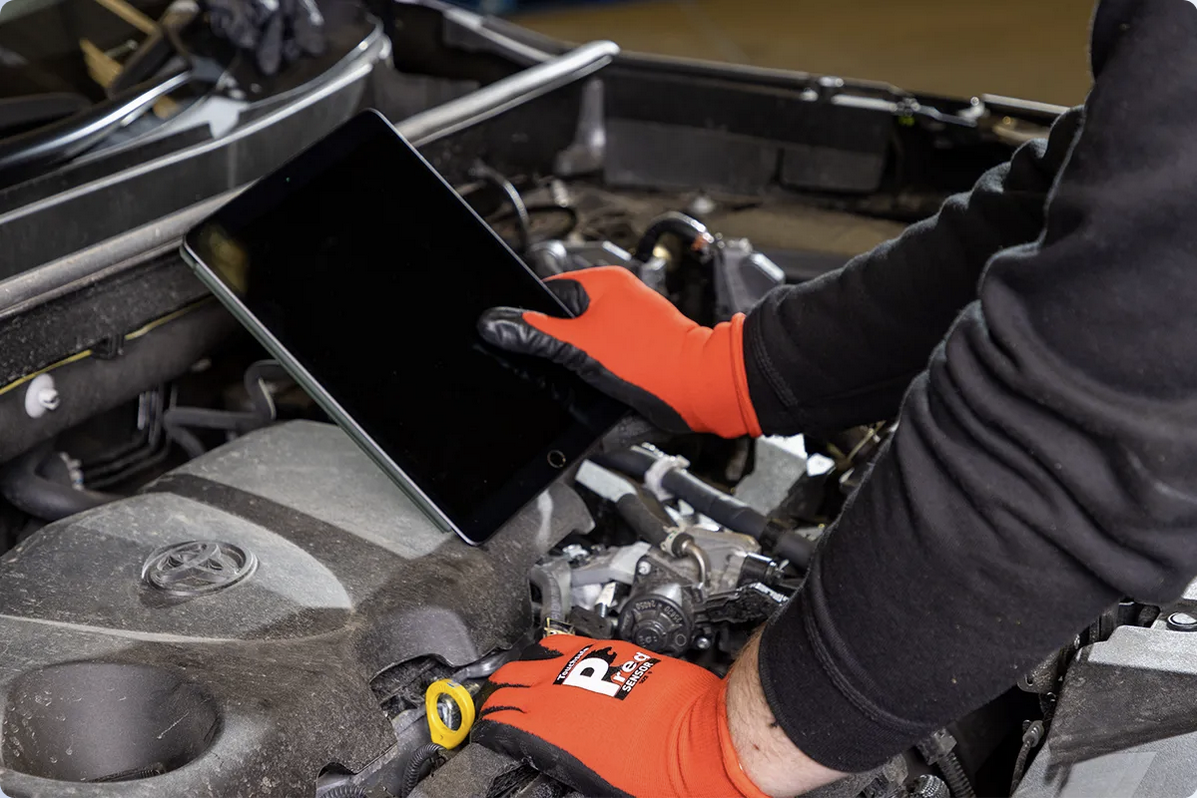 (1) Predator SENSOR 15g Food Safe & Touchscreen Precision | Polymax Palm Coated Gloves