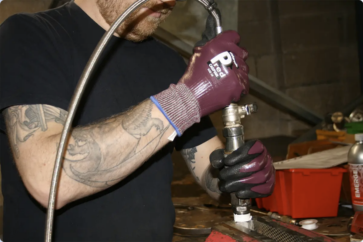 Predator CASPIAN | High-Performance Nitrile-Coated Gloves – Maximum Cut F Protection & Contact Heat Resistance