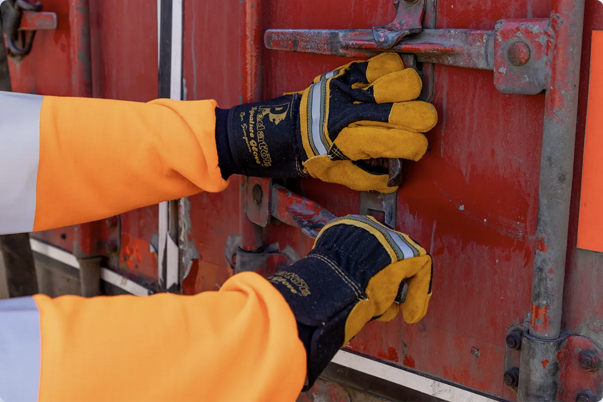 Predator SIGNATURE TIGER Rigger | Gold – Supreme Quality Split Leather Rigger Gloves